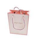 Carry Custom Paper Shopping Bags 250g grabó en relieve promocional con la manija hecha juego de la cuerda de los PP
