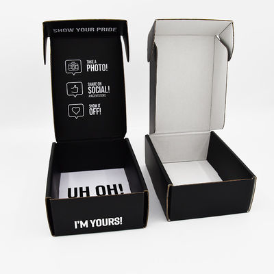 Pequeñas cajas acanaladas negras del anuncio publicitario de 3 capas para los regalos de empaquetado de envío del arte