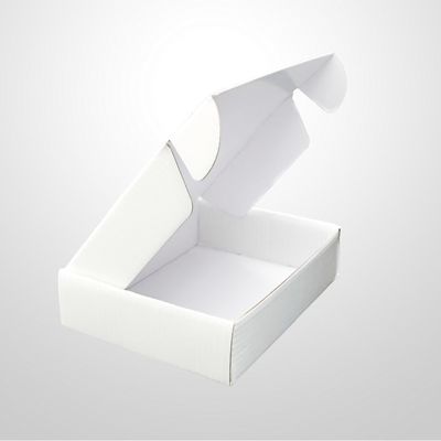 El anuncio publicitario blanco llano acanaló el envío rápido plegable de empaquetado de las cajas para la bufanda de los regalos de los zapatos